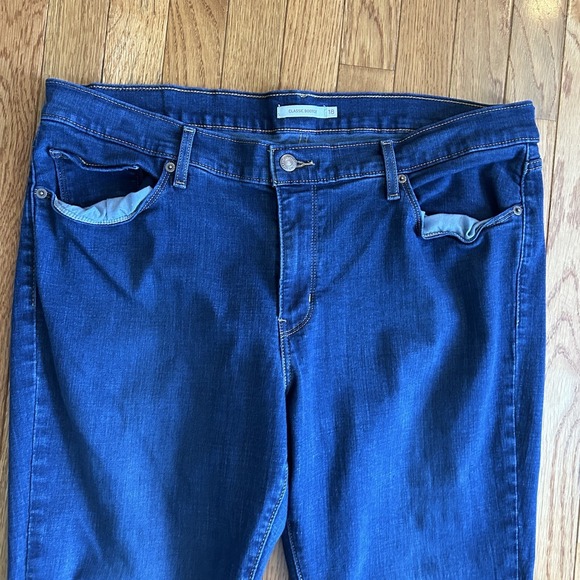 Levi's Women's Jeans Size 18 Classic Bootcut Stretch Dark Wash - Picture 3 of 10